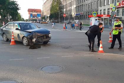 В центре российского города фургон врезался в толпу пешеходов