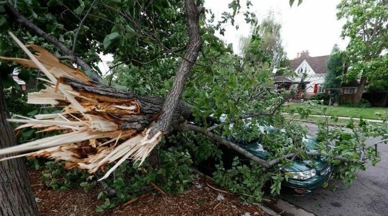 «Деречо» - редкий и сильный шторм пронесся по западу США, неся с собой разрушительные ветры