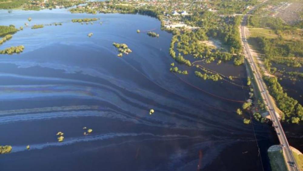 В Заполярье произошёл разлив 10 тонн нефти