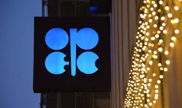 ОПЕК+ продлит сделку на месяц: что это значит для рынка нефти