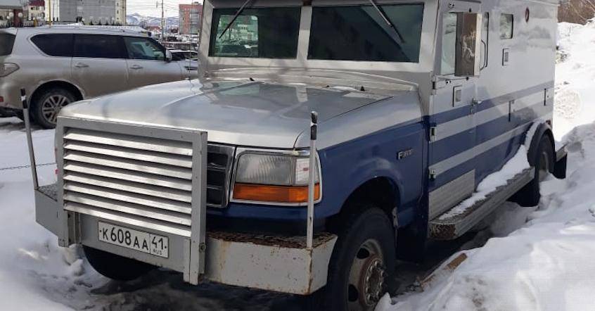 В России на продажу выставили редкий бронированный фургон Ford