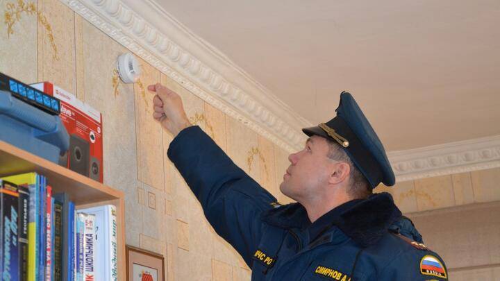 Более 1000 пожарных извещателей установят в домах многодетных семей Тверской области