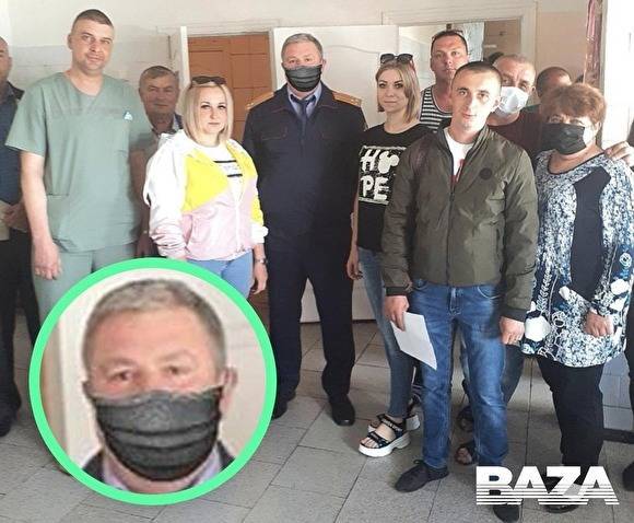 В Белгородской области следователю прифотошопили маску на снимке с медиками
