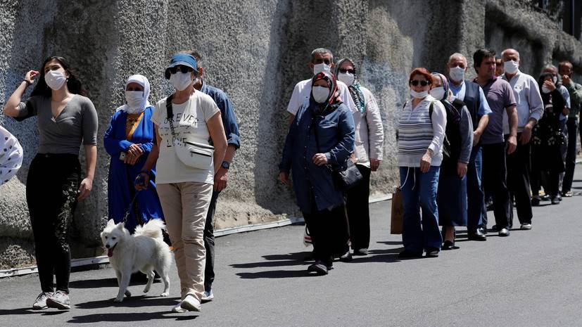 За сутки в Турции выявили 989 случаев заболевания коронавирусом