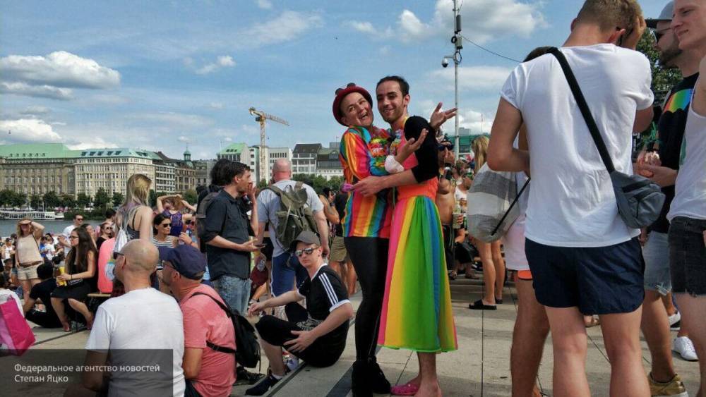 Сенатор Клинцевич считает, что однополые браки в РФ станут крахом института семьи и брака