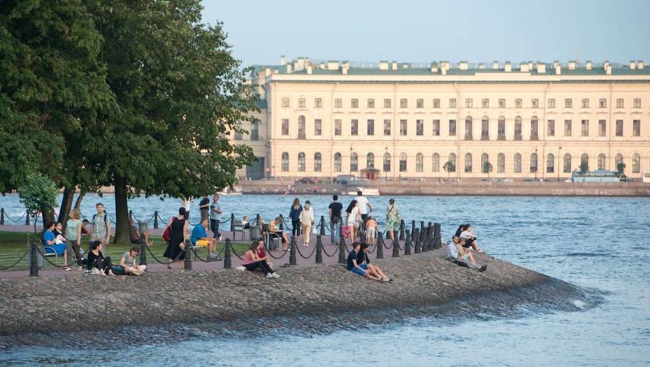 Жителей Петербурга предупредили о 30-градусной жаре