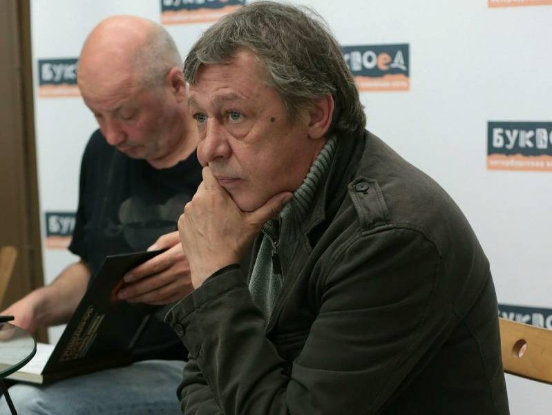 После смерти 67-летнего курьера Ефремову грозит 12 лет. Он отпущен под подписку
