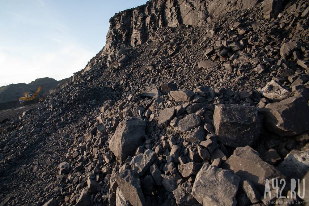 В Кузбассе приставы приостановили работу опасных оъектов шахты