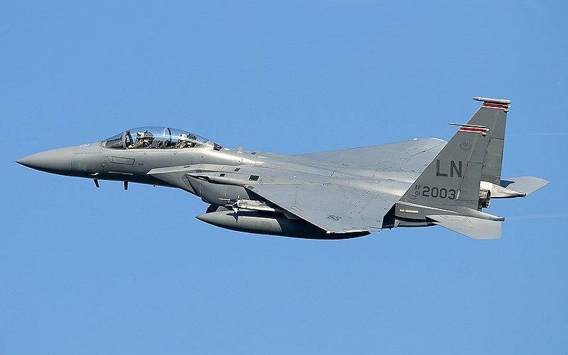 Истребители-бомбардировщики F-15E из США смогут применять атомные бомбы