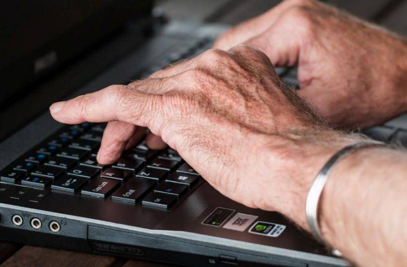 Интернет помогает пожилым мужчинам сохранить здравый ум