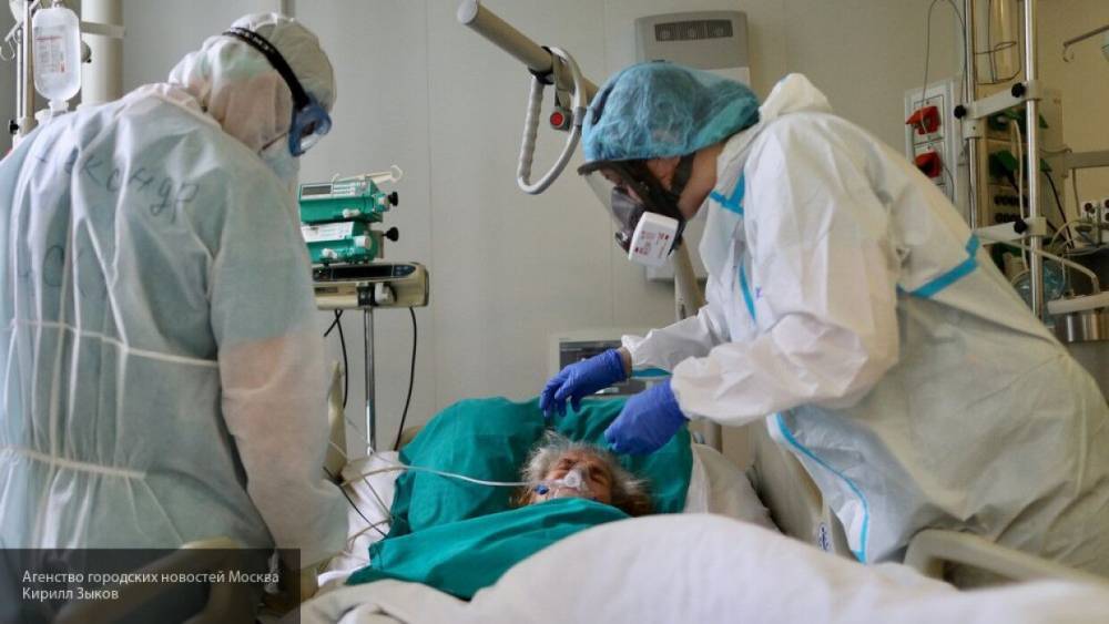 Российские врачи за минувшие сутки подтвердили 8 595 новых случаев коронавируса