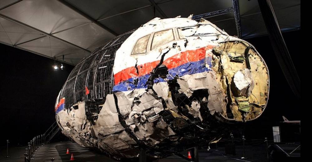 В телах экипажа MH17 нашли осколки российской ракеты "Бук"