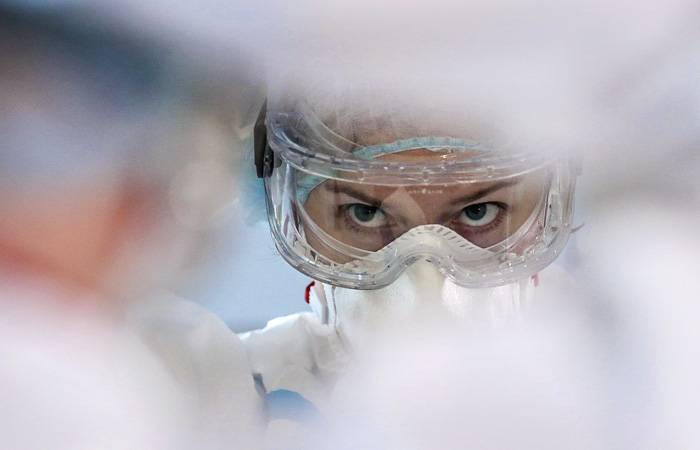 В России официально выявлено 8595 новых случаев заражения коронавирусом