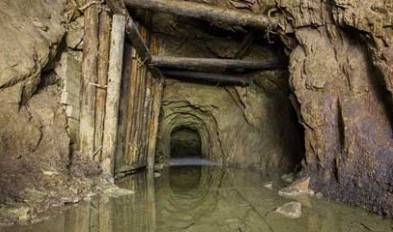 Террористы отключили вентиляцию и откачку воды 119 горнякам, бастующим в шахте Комсомольская в Антраците