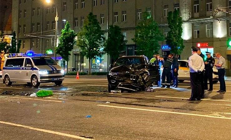 Пьяный Михаил Ефремов устроил жуткую аварию в центре Москвы. Погиб человек, актеру грозит до 12 лет — видео