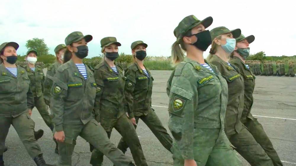 Женщины-военнослужащие впервые примут участие в параде Победы в Ставрополе.