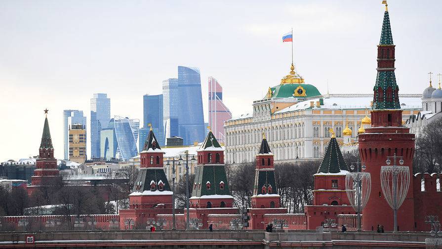 В Кремле не считают стремительным снятие ограничений по COVID-19 в Москве