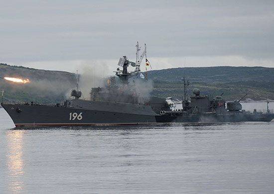 Учения в Баренцевом море: корабли ВМФ России отрабатывают поиск подлодок