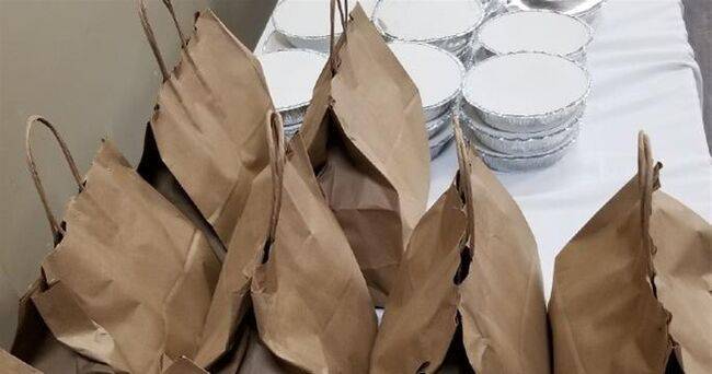 Волонтеры в Чикаго начали раздавать на 600% больше кошерной еды из-за COVID-19