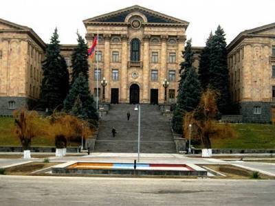 «Светлая Армения» пожаловалась на нехватку кабинетов для своих депутатов