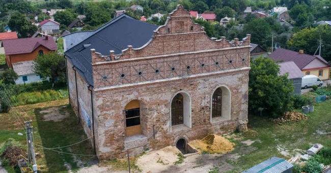 В сети появились новые панорамные фото древней синагоги в Остроге