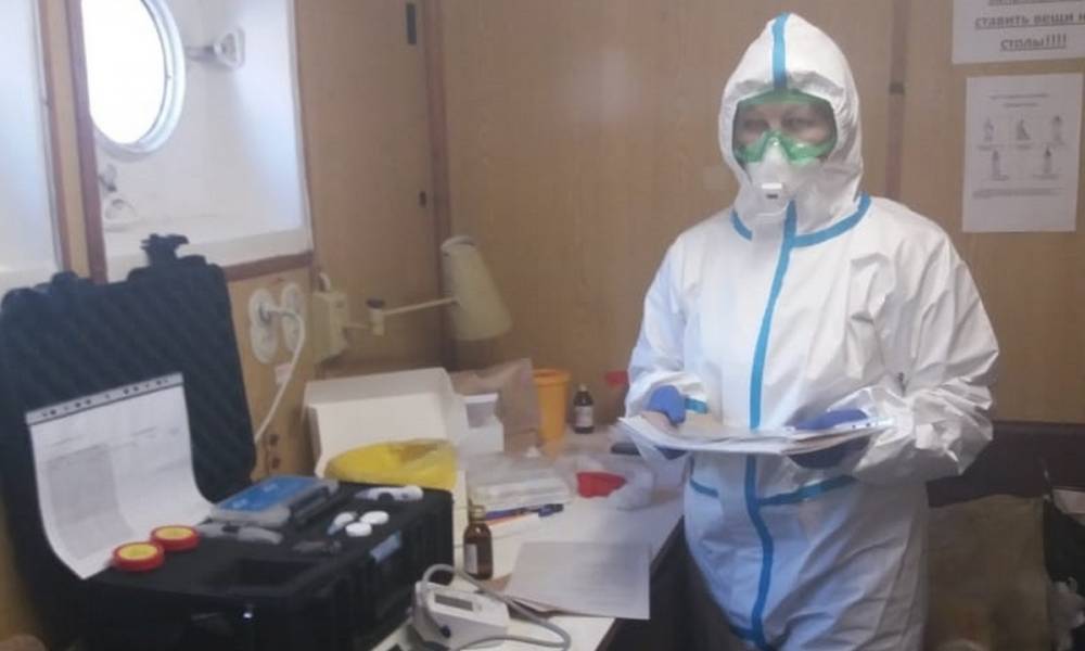 Женщина, умершая от коронавируса в Карелии, могла заразить 20 коллег