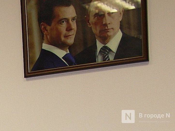 Портрет Путина и Медведева утилизируют в Нижнем Новгороде