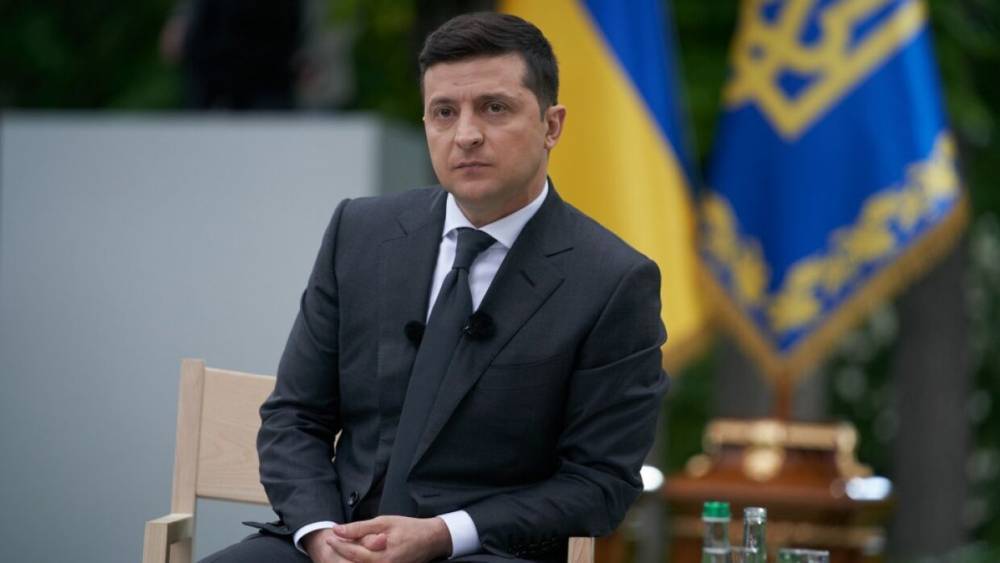 На Украине осудили Зеленского за уход от ответа на вопрос, считает ли Бандеру героем