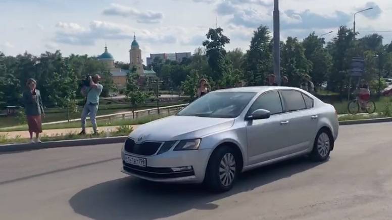 Машину с приехавшим на допрос Михаилом Ефремовым сняли на видео