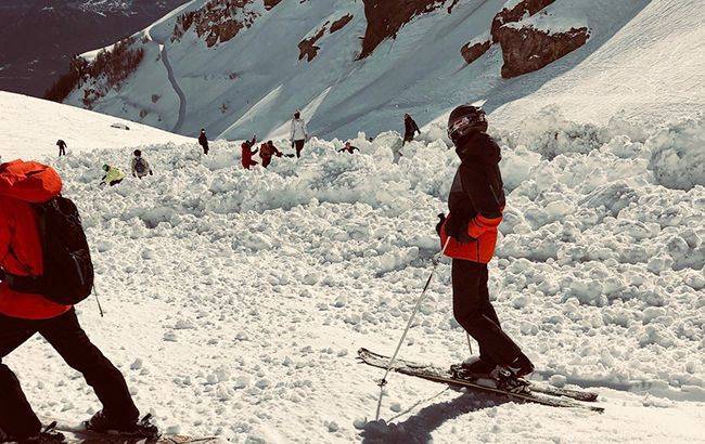 Жертв может быть намного больше: На курорте в швейцарских Альпах больше десяти человек попали под лавину
