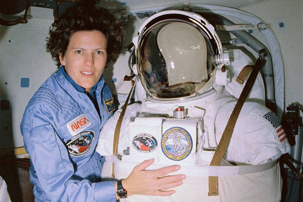 Бывшая астронавтка стала первой женщиной на дне Марианской впадины