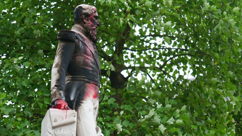 В Бельгии снесли памятник Леопольду II в рамках борьбы с расизмом