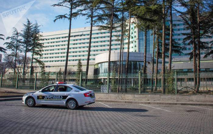 Крупнейшая клиника Грузии переходит на обычный режим работы
