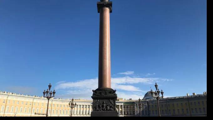 Дворцовую площадь в Петербурге продезинфицируют перед парадом Победы