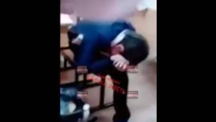 На российского учителя завели дело за избиение школьника пеналом
