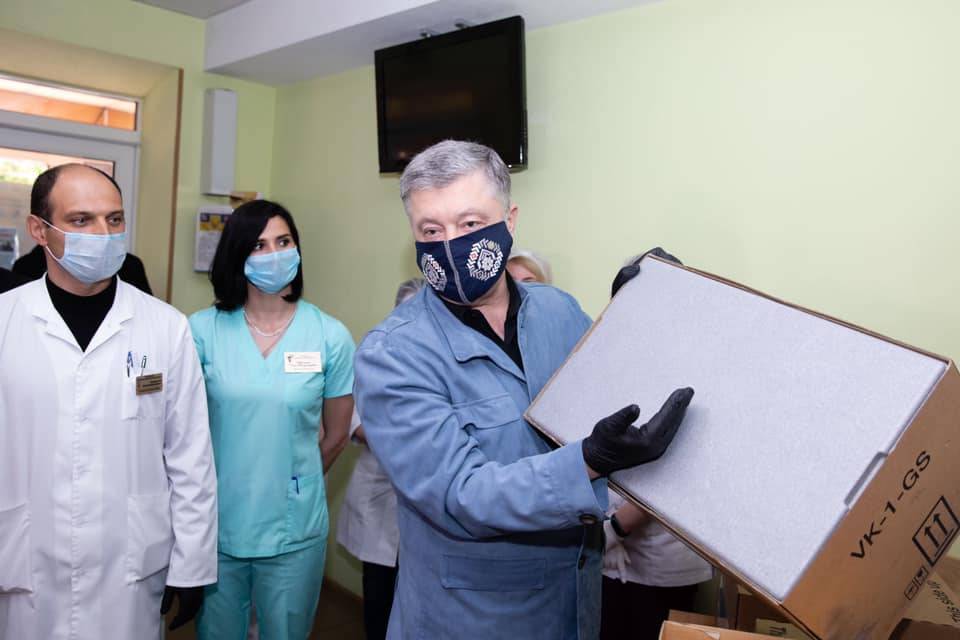 Первыми тестируют врачей и педагогов: в Виннице благодаря ИФА-тестам от Порошенко уже проверили почти 1300 человек, антитела нашли у 31 человека