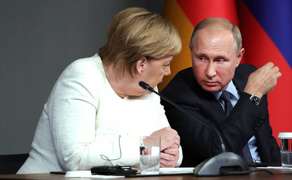 Меркель позвонила Путину