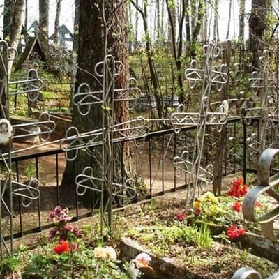 Посещать московские кладбища нужно в маске и перчатках