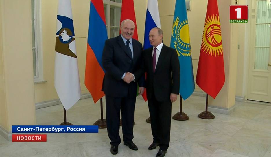 Александр Лукашенко принимает участие в заседании Высшего Евразийского экономического совета в Санкт-Петербурге