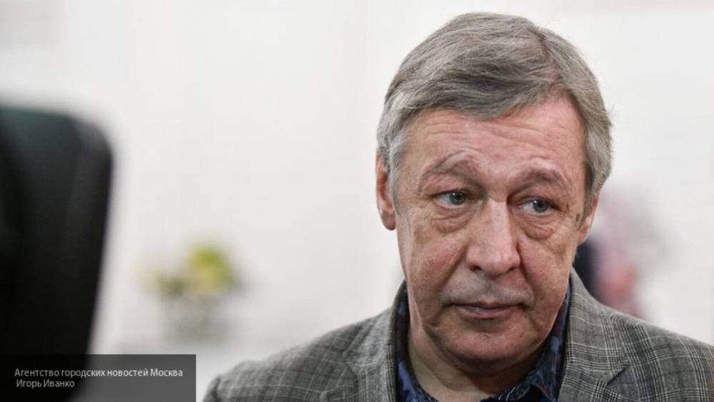 Ефремов признал вину в смертельной аварии кивком на вопрос журналистов