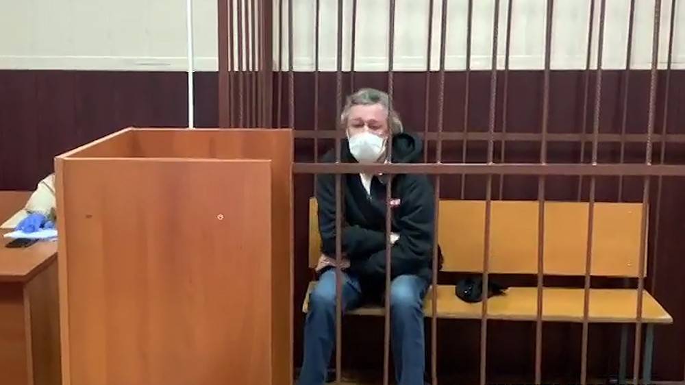 "Это все, конечно, чудовищно": Ефремова затрясло в зале суда (видео)