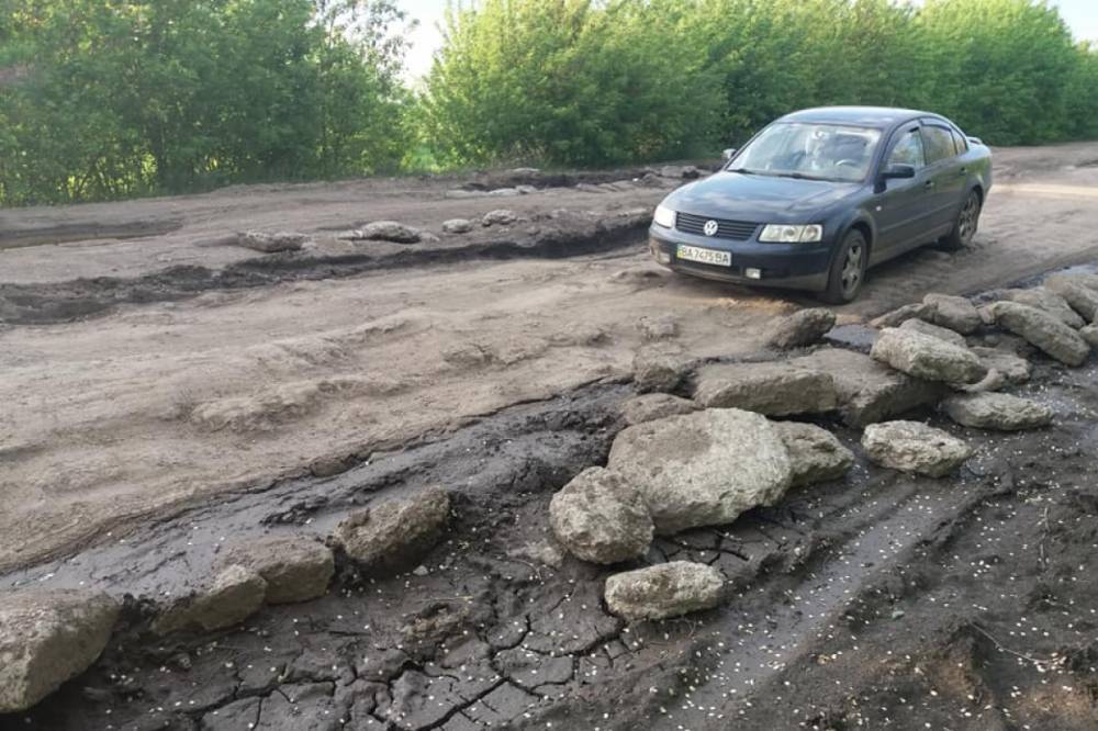 Очевидцы засняли в каком ужасном состоянии находится трасса Полтава-Кишинев: шокирующие фото