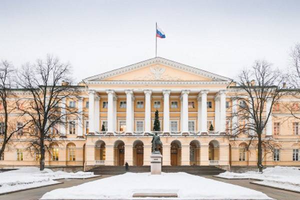 Власти Петербурга пообещали открытие парикмахерских и библиотек в ближайшее время