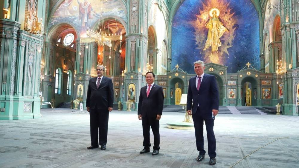 Первыми гостями Главного храма ВС РФ стали послы иностранных государств