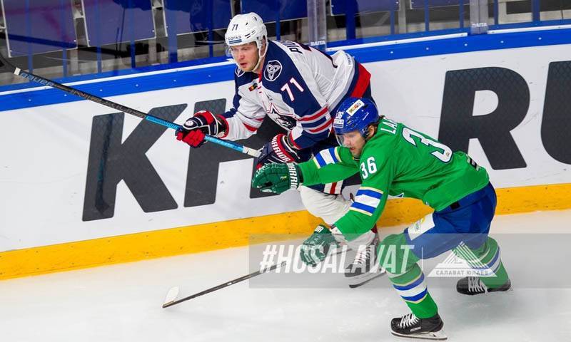 «Салават Юлаев» лишился трех основных хоккеистов