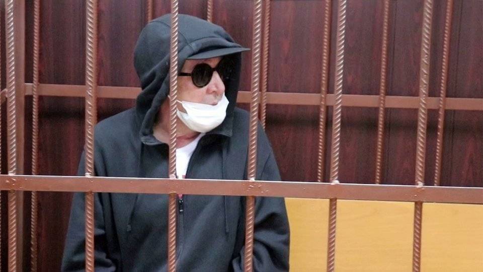 Суд отправил под домашний арест актера Михаила Ефремова по делу о «пьяной» смертельной аварии