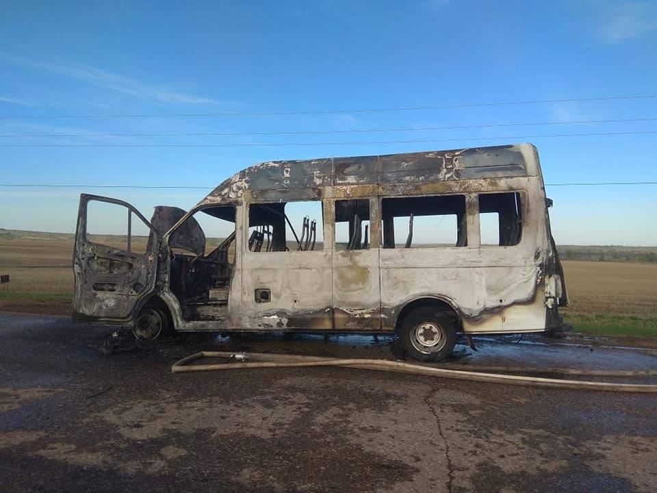 В Башкирии прямо на трассе сгорел пассажирский автобус