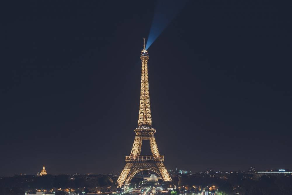 С 25 июня в Париже откроют Эйфелеву башню