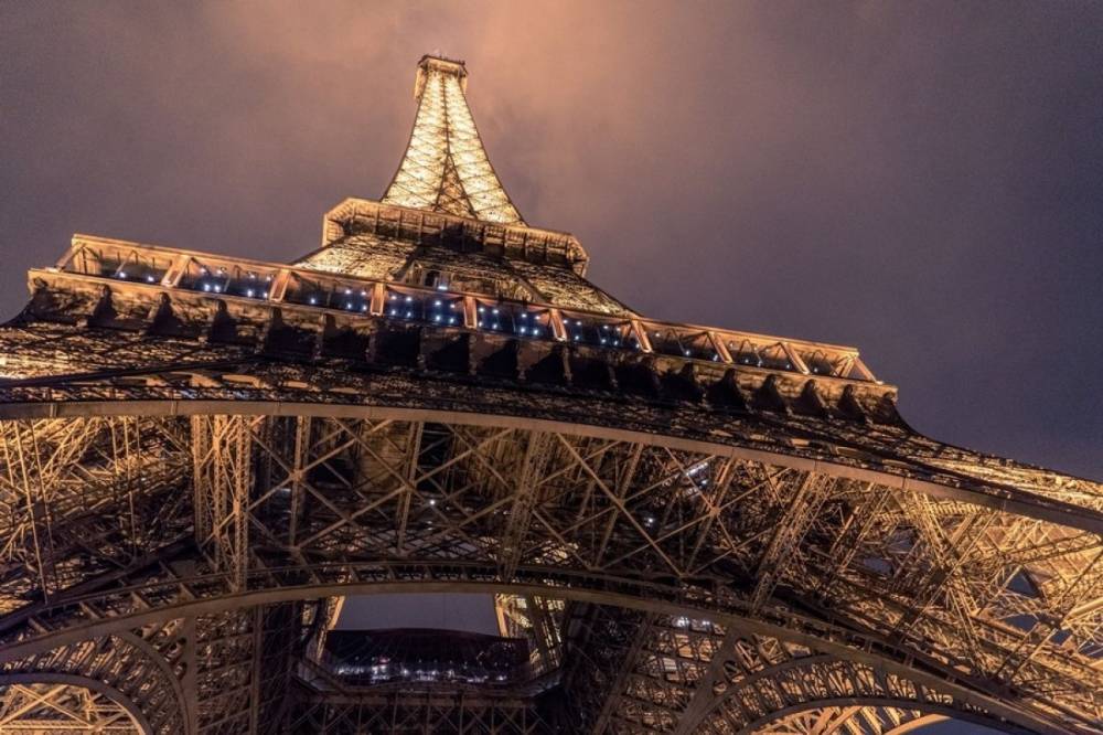 Эйфелева башня в Париже возобновит свою работу 25 июня