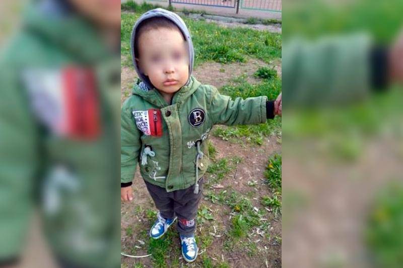 В Уфе 2-летний ребенок несколько часов ждал на улице пьяную мать